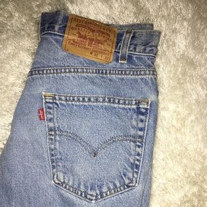 VINTAGE LEVI MOM JEANS